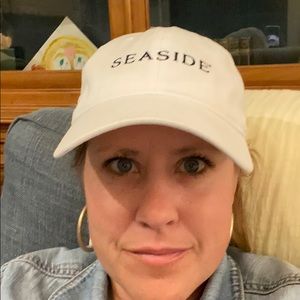 Meet your Posher, Holly